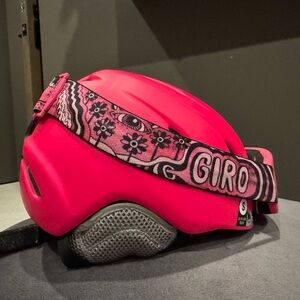 Youth Giro Spur Ski Helmet with Matching Goggles